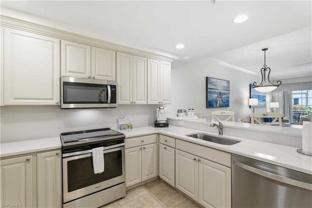 221 9th ST S # 123, NAPLES FL 34102-4