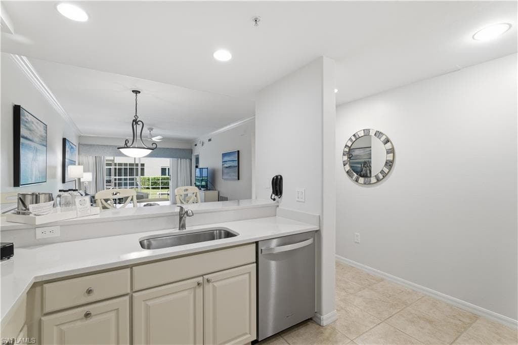 221 9th ST S # 123, NAPLES FL 34102-7