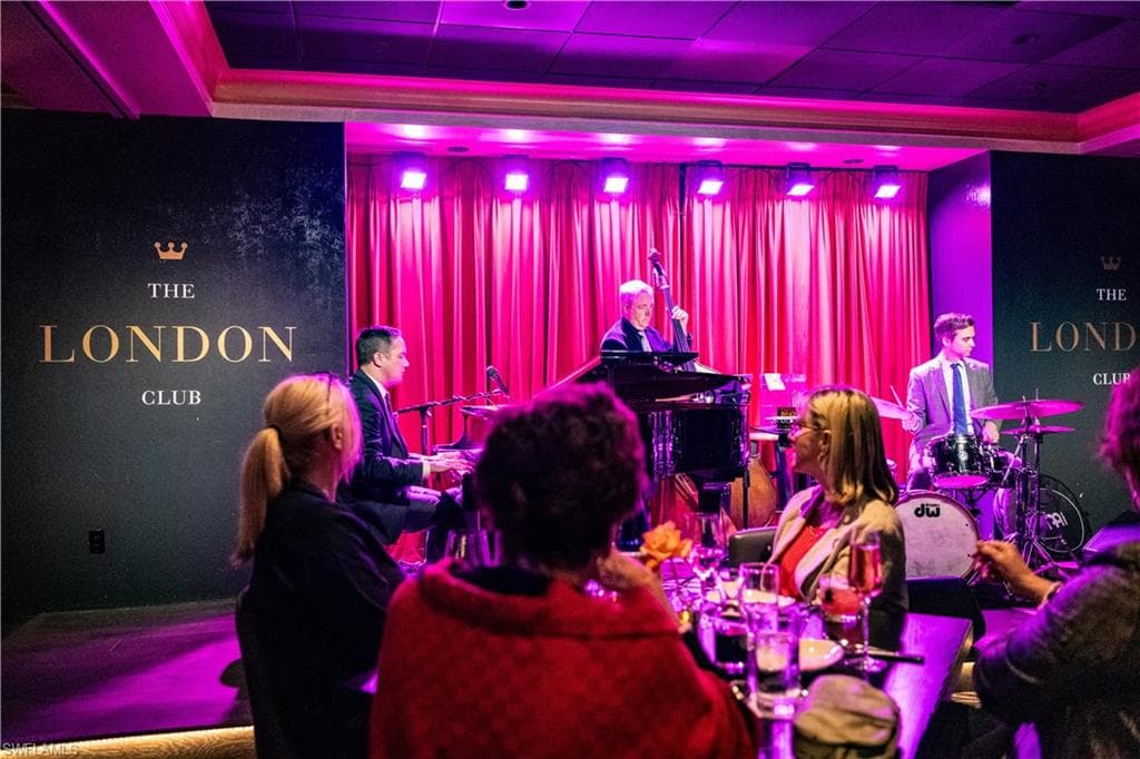 221 9th ST S # 403, NAPLES FL 34102-18