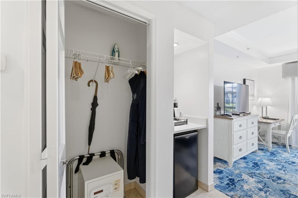 221 9th ST S # 403, NAPLES FL 34102-14