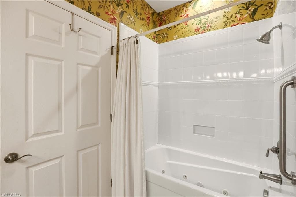 5685 Heron LN # 304, NAPLES FL 34110-22