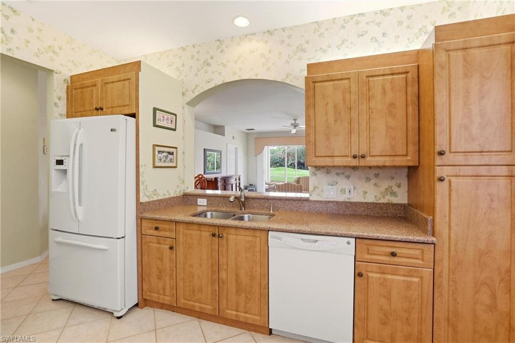 5685 Heron LN # 304, NAPLES FL 34110-29