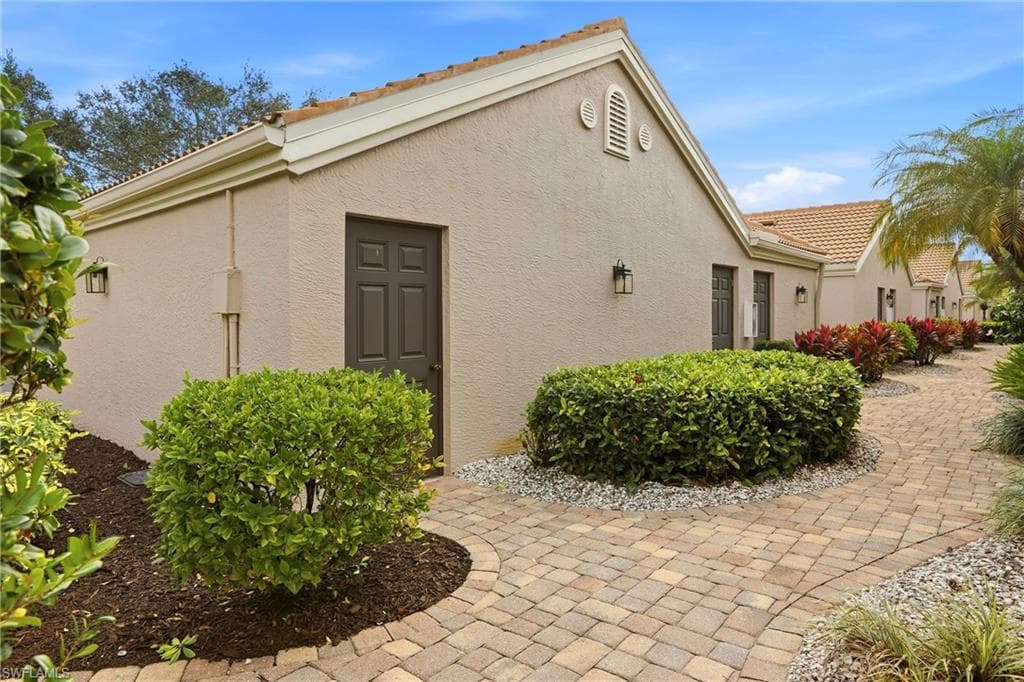 5685 Heron LN # 304, NAPLES FL 34110-36