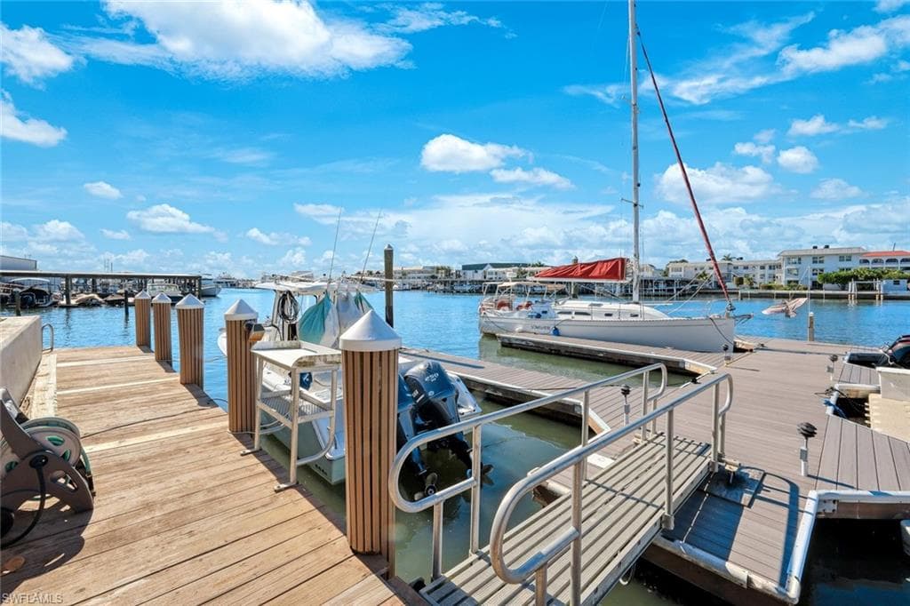 800 River Point DR # 212, NAPLES FL 34102-25