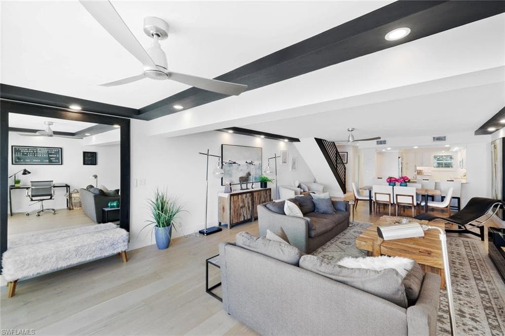 800 River Point DR # 212, NAPLES FL 34102-4