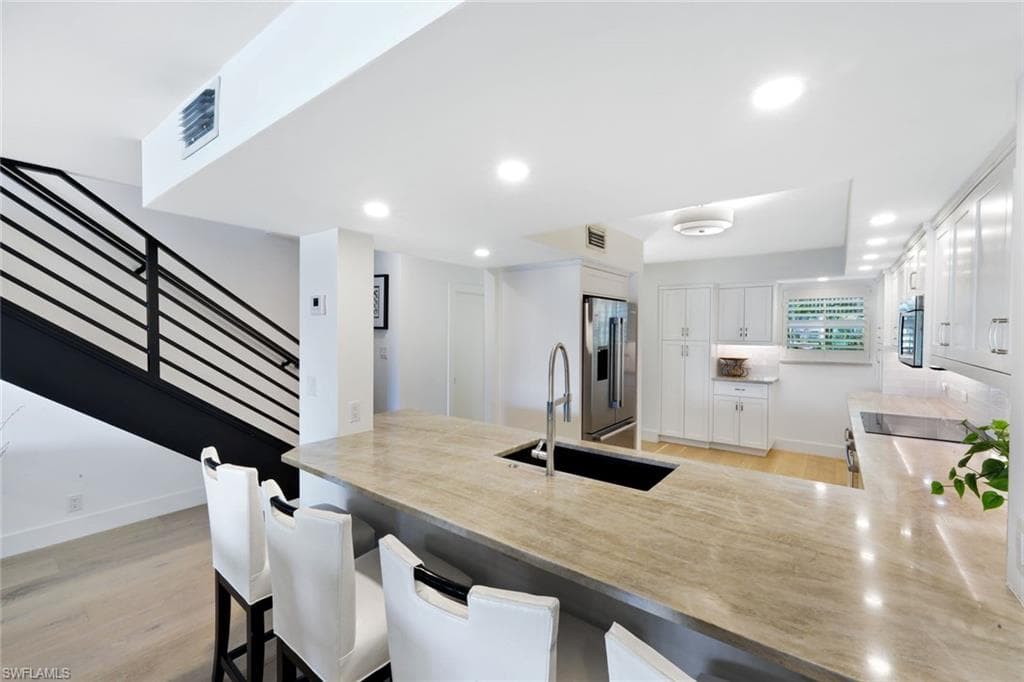 800 River Point DR # 212, NAPLES FL 34102-7