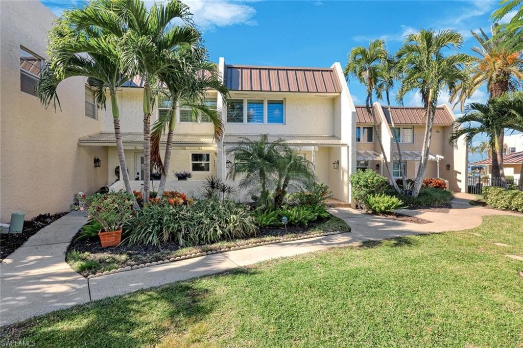 800 River Point DR # 212, NAPLES FL 34102-43