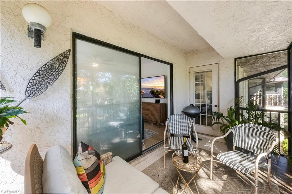 5238 Treetops DR # L201, NAPLES FL 34113-26