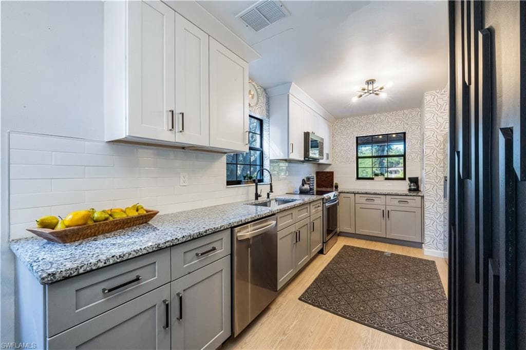 5238 Treetops DR # L201, NAPLES FL 34113-12