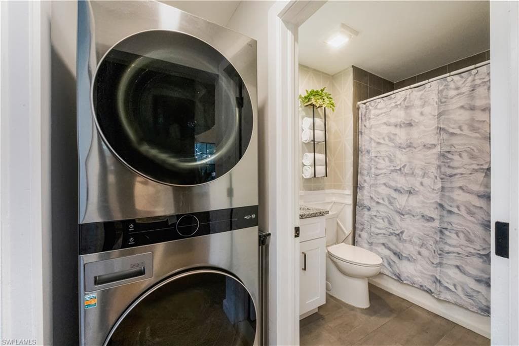 5238 Treetops DR # L201, NAPLES FL 34113-25