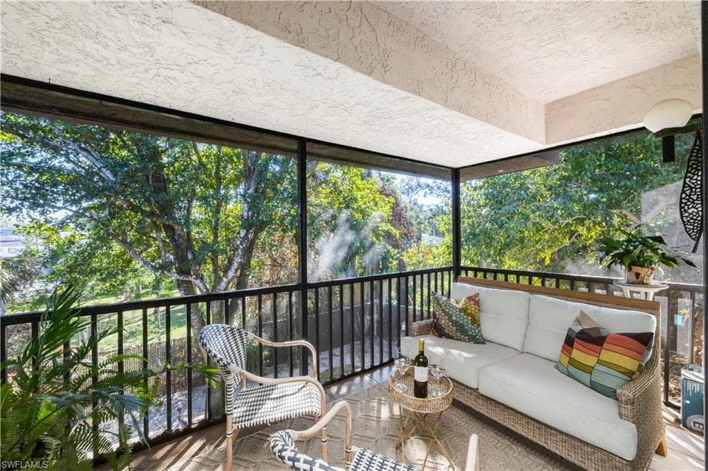 5238 Treetops DR # L201, NAPLES FL 34113-27