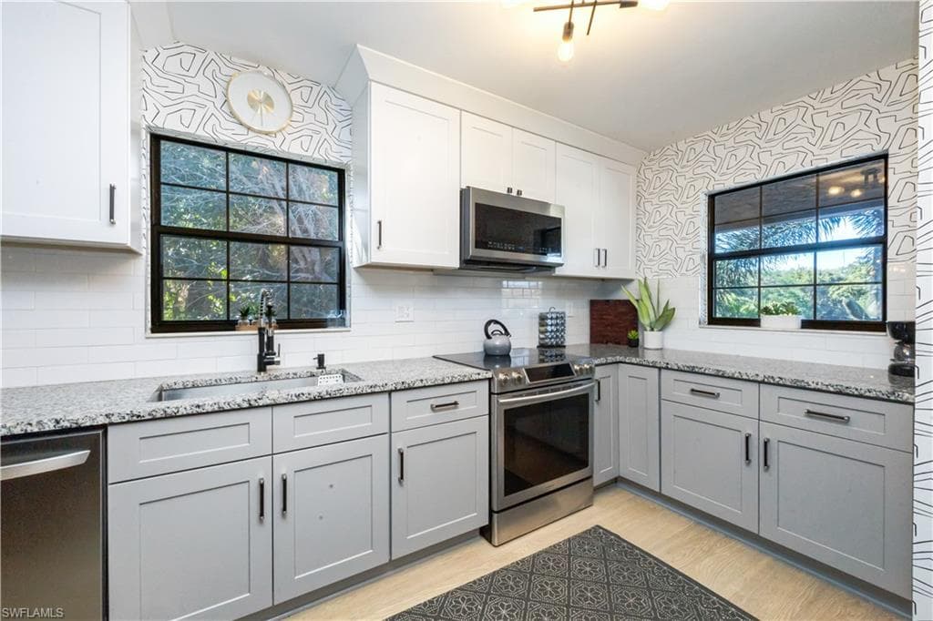 5238 Treetops DR # L201, NAPLES FL 34113-13