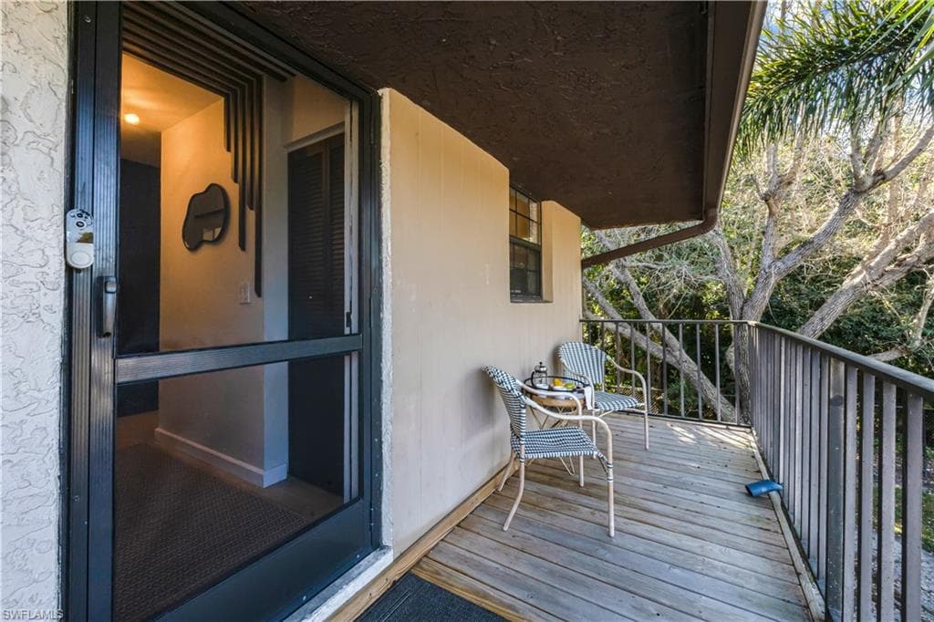 5238 Treetops DR # L201, NAPLES FL 34113-28