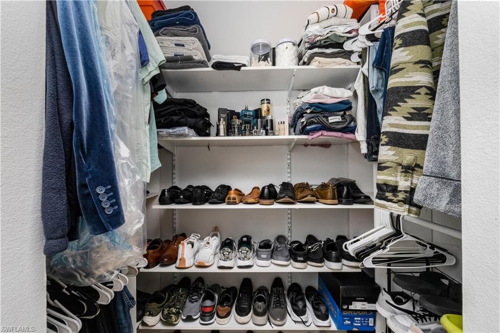 5238 Treetops DR # L201, NAPLES FL 34113-24