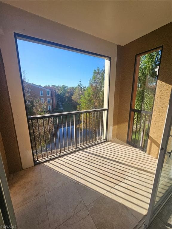 1200 Reserve WAY # 302, NAPLES FL 34105-4