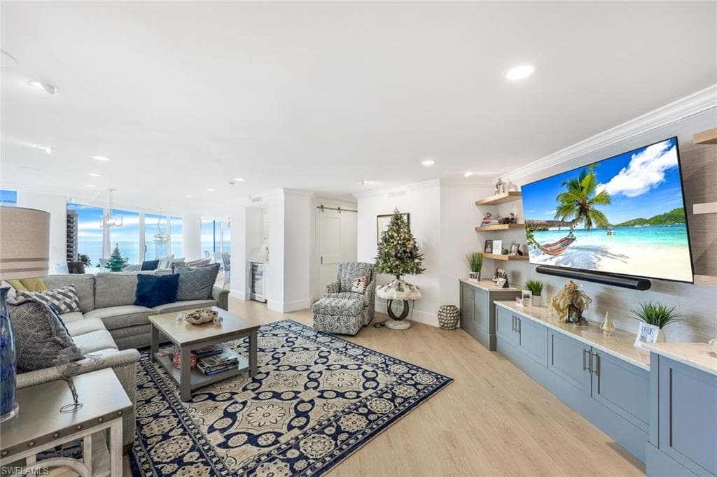 4041 Gulf Shore BLVD SW 902-1