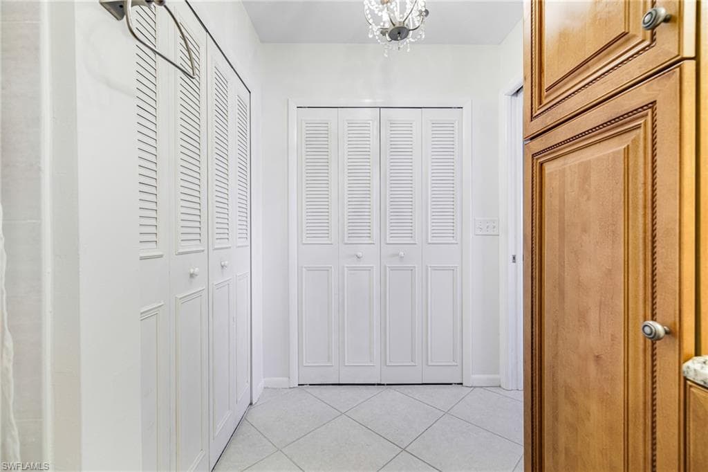 7008 Foxfire DR, FORT MYERS FL 33919-23