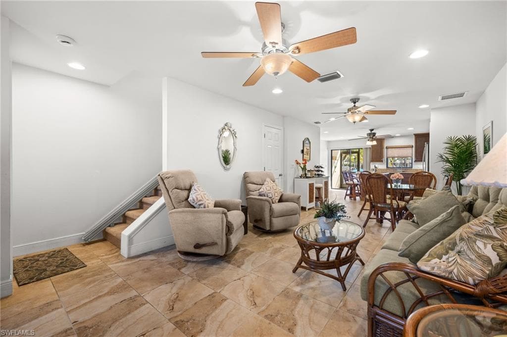 4803 SW Santa Barbara CT 8-15