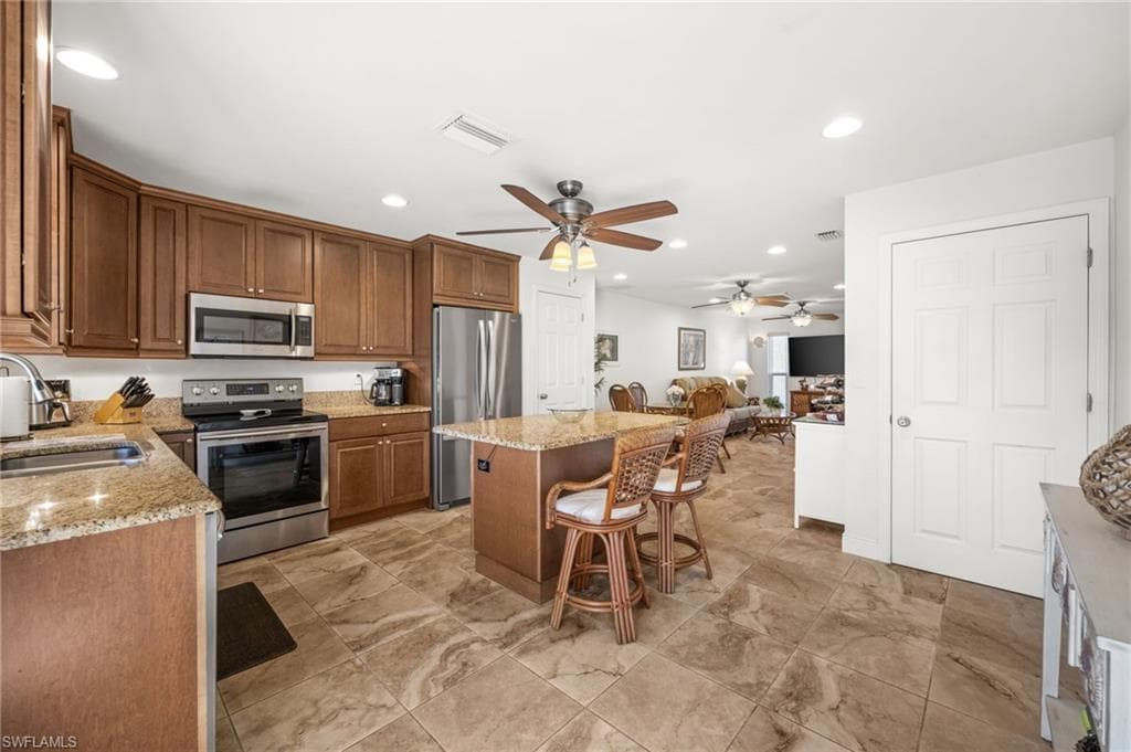 4803 SW Santa Barbara CT 8-4