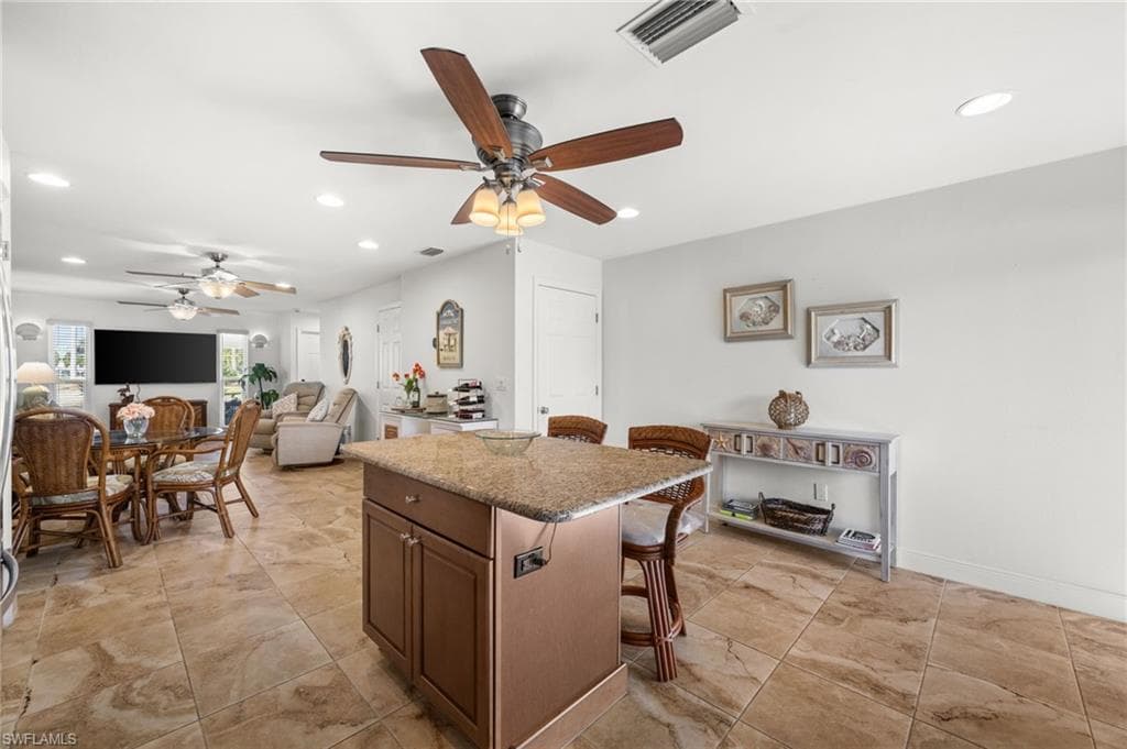 4803 SW Santa Barbara CT 8-9