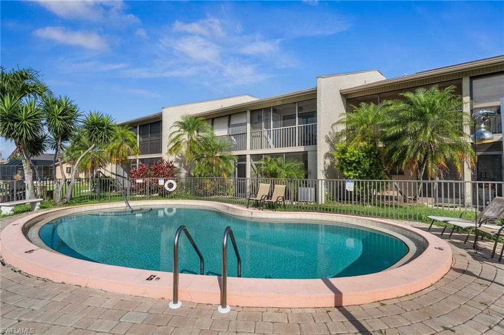 4803 SW Santa Barbara CT 8-32