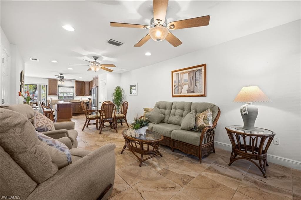 4803 SW Santa Barbara CT 8-14