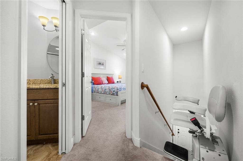 4803 SW Santa Barbara CT 8-18