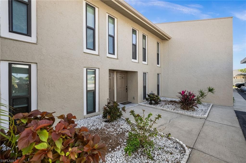 4803 SW Santa Barbara CT 8-3