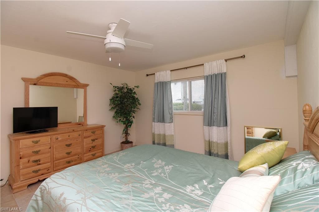 333 Sunrise Cay # 2, NAPLES FL 34114-32