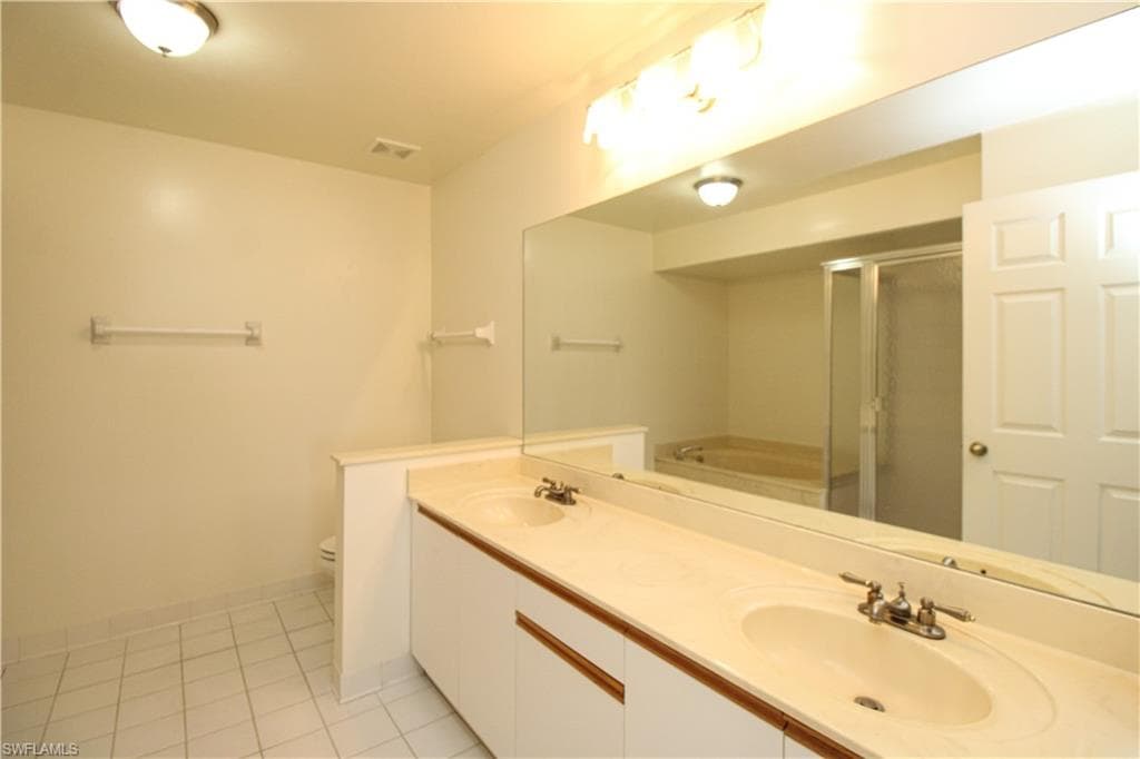 333 Sunrise Cay # 2, NAPLES FL 34114-28