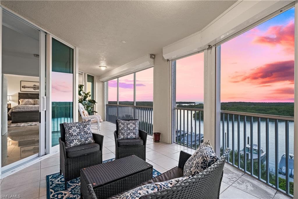 445 Dockside DR # A504, NAPLES FL 34110-1