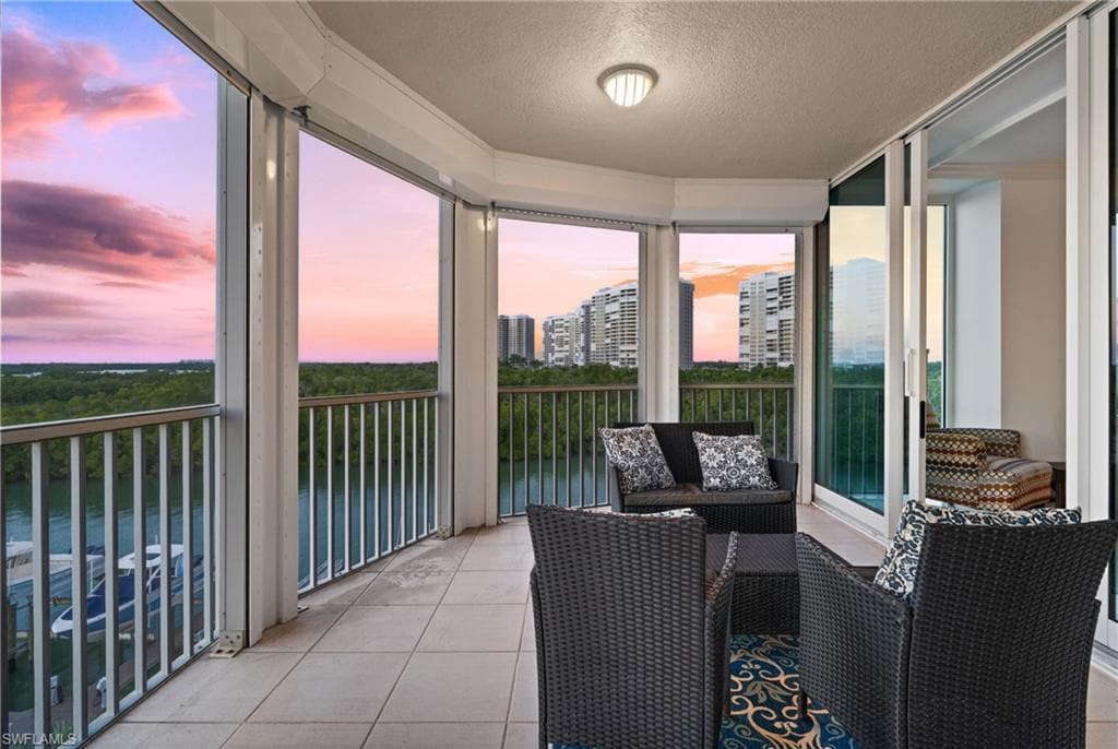 445 Dockside DR # A504, NAPLES FL 34110-27