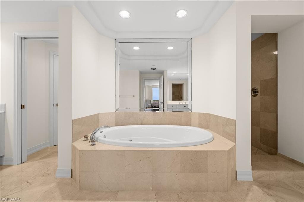 445 Dockside DR # A504, NAPLES FL 34110-36