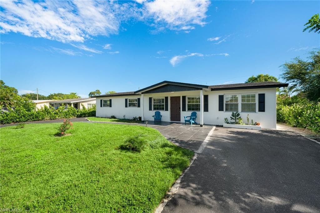 3999 Guava DR, NAPLES FL 34104-2