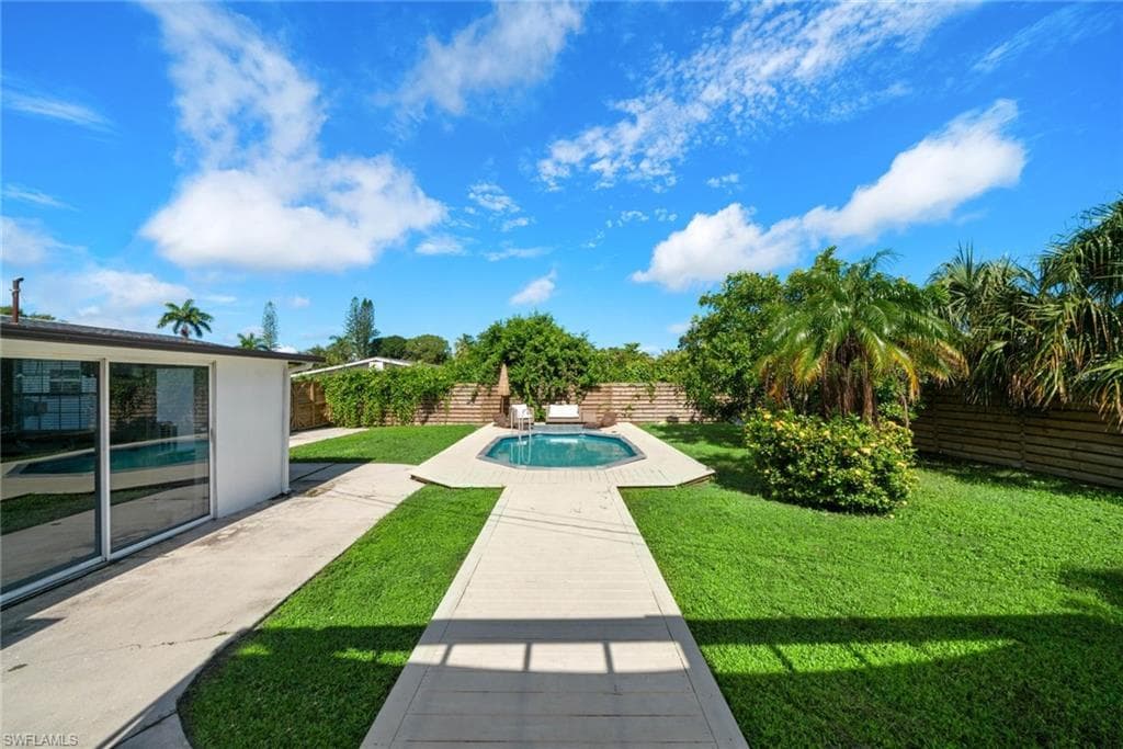 3999 Guava DR, NAPLES FL 34104-29