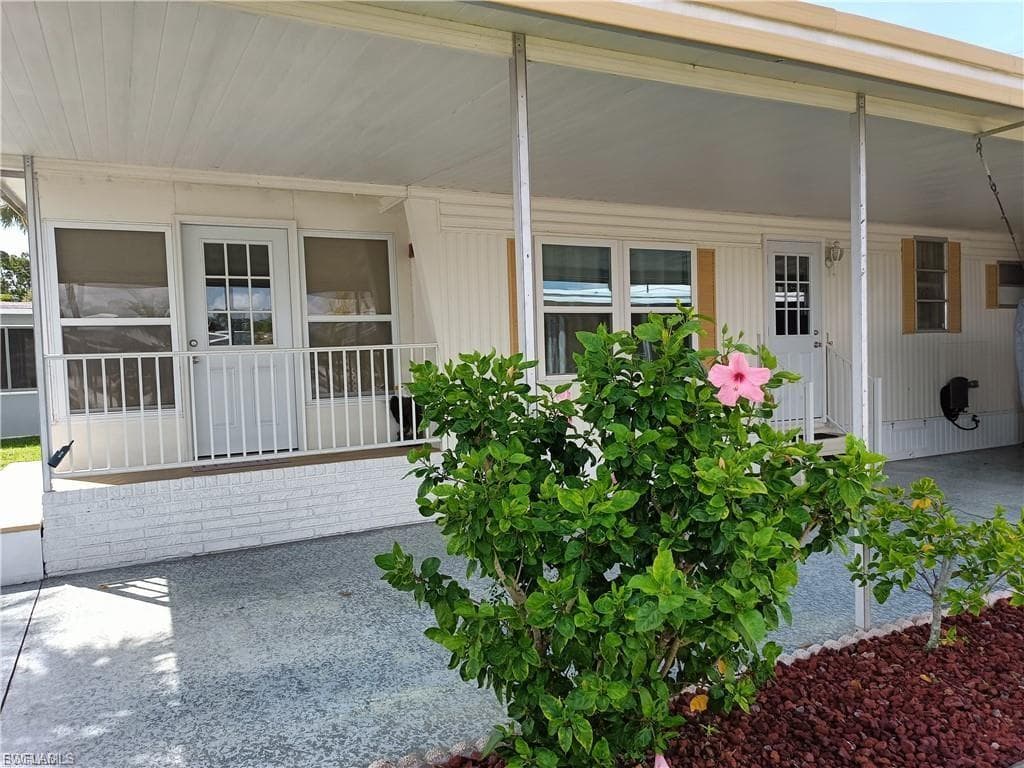 524 Timber LN S, NORTH FORT MYERS FL 33917-25