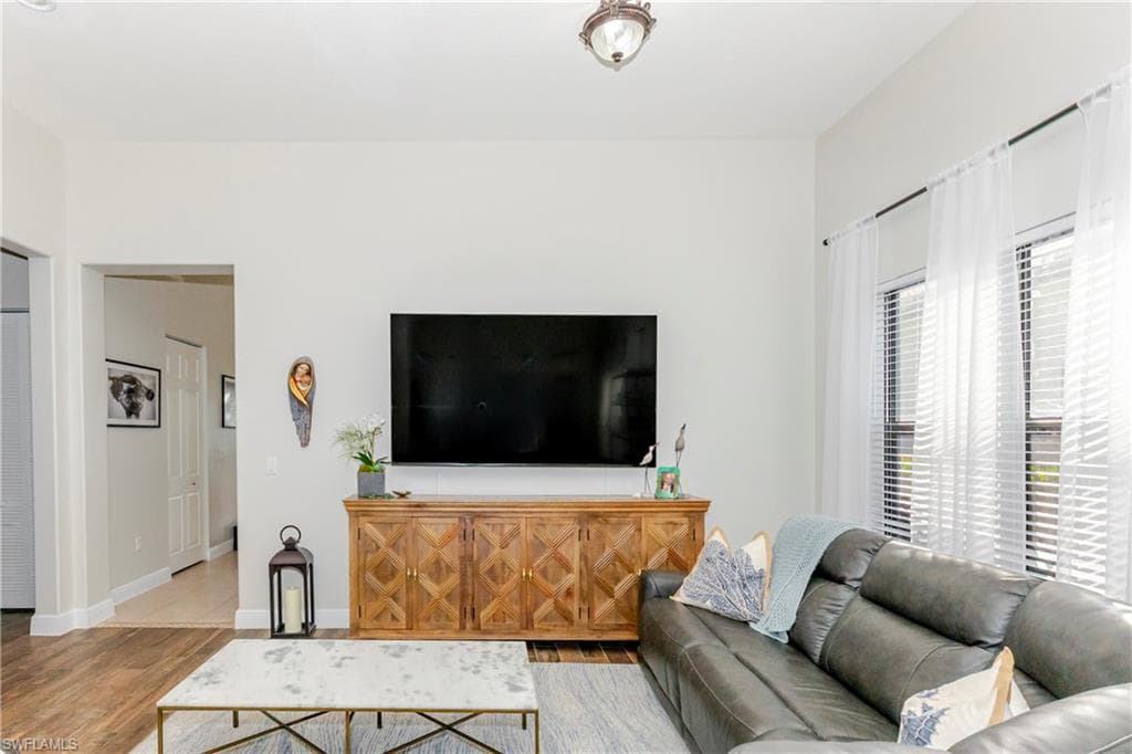 5104 SALERNO ST-6