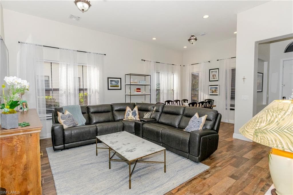 5104 SALERNO ST-5