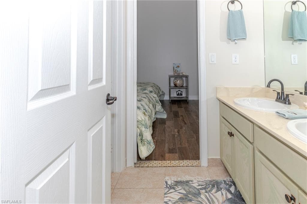 5104 SALERNO ST-25