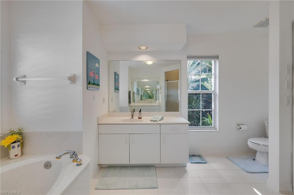1957 Piccadilly Circus, NAPLES FL 34112-21