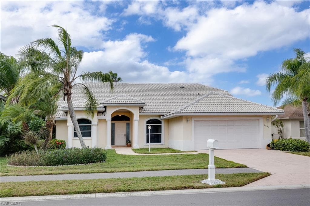1957 Piccadilly Circus, NAPLES FL 34112-28