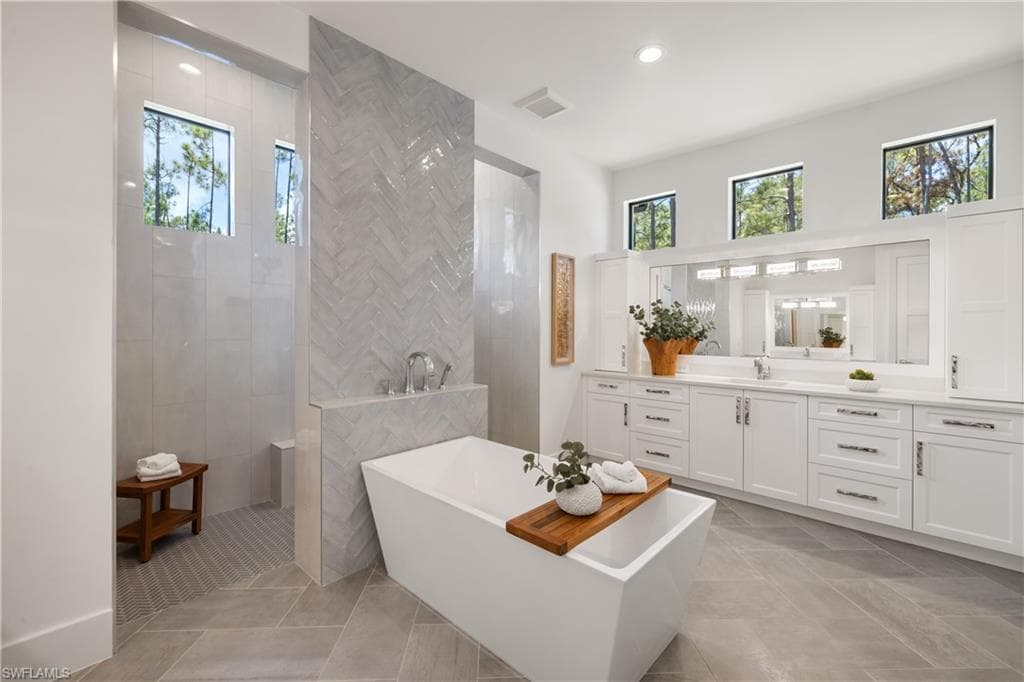 4221 7th AVE NW, NAPLES FL 34119-15