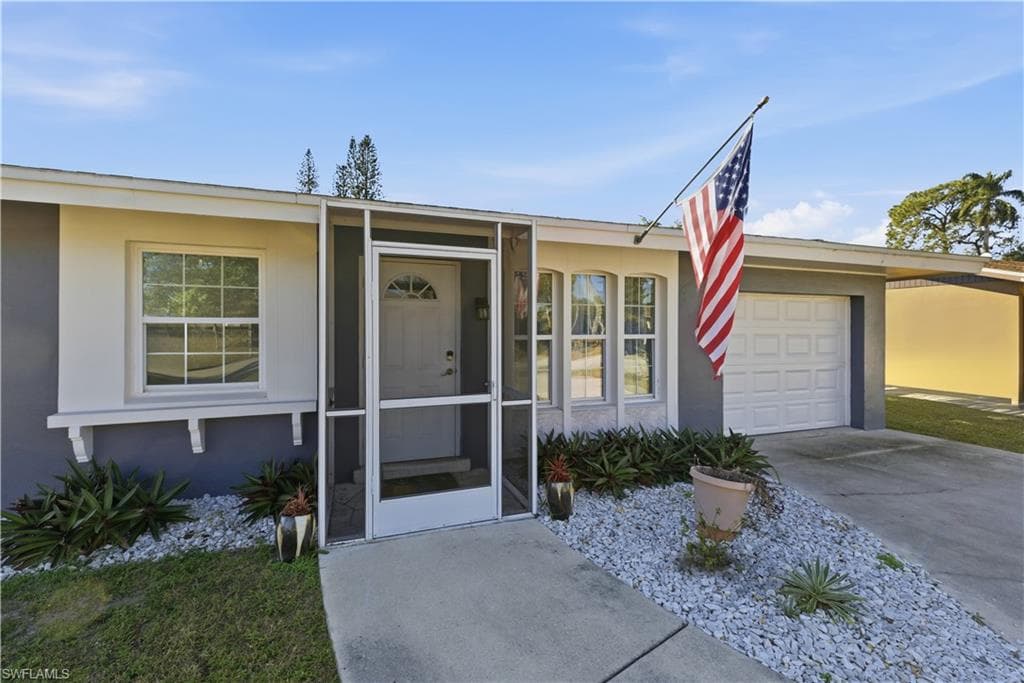 4690 Parrot AVE, NAPLES FL 34104-1