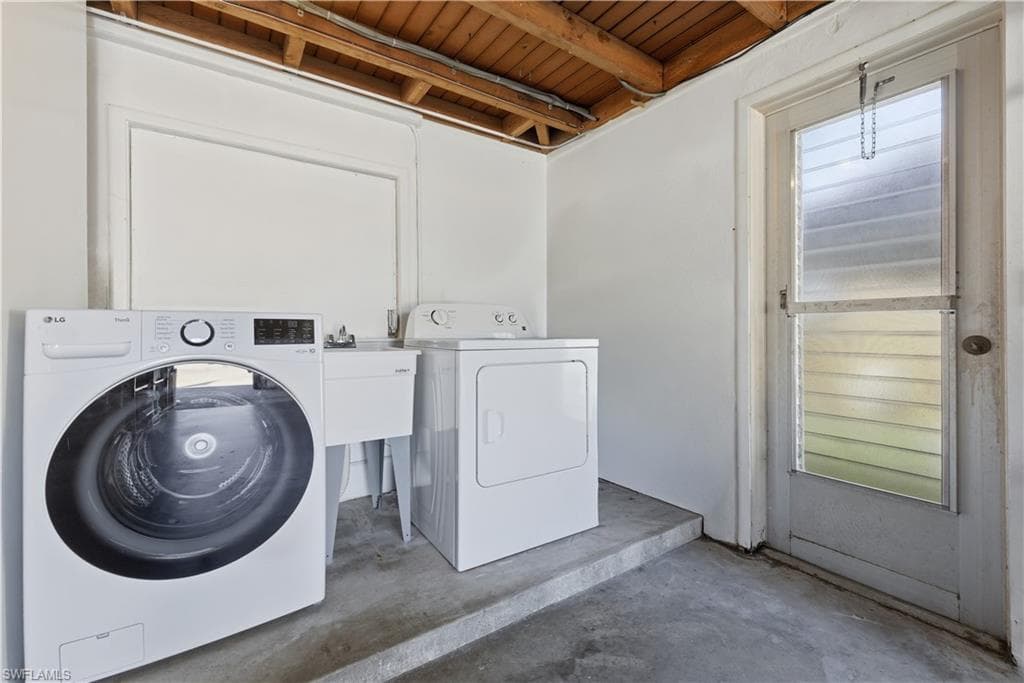 4690 Parrot AVE, NAPLES FL 34104-31