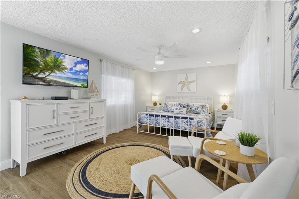 4690 Parrot AVE, NAPLES FL 34104-17