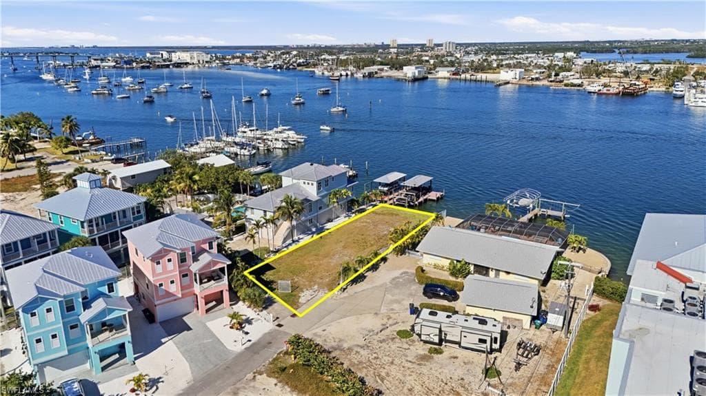 327 Fairweather LN, FORT MYERS BEACH FL 33931-5