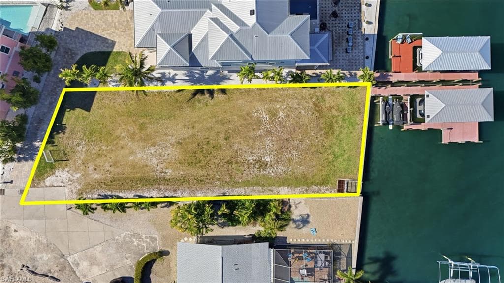 327 Fairweather LN, FORT MYERS BEACH FL 33931-12