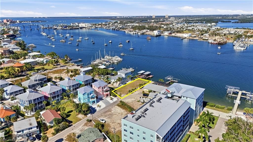 327 Fairweather LN, FORT MYERS BEACH FL 33931-9