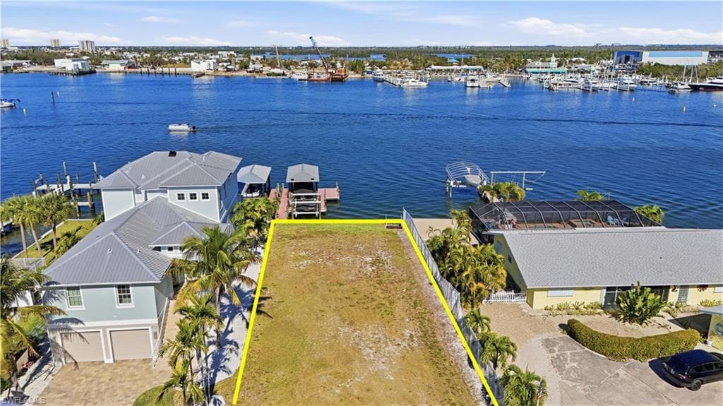 327 Fairweather LN, FORT MYERS BEACH FL 33931-3