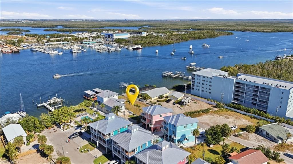 327 Fairweather LN, FORT MYERS BEACH FL 33931-7